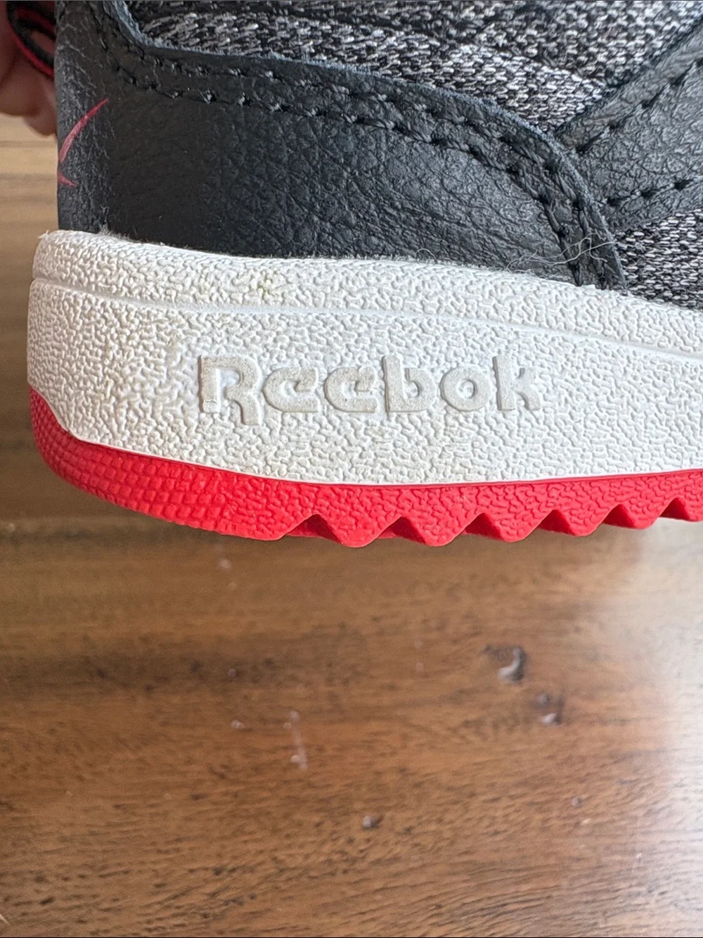 Reebok Weebok Toddler/ Little Kids Black and Red Velcro Sneakers